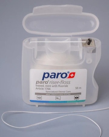 Paro Riser-Floss - woskowana nić dentystyczna z fluorem